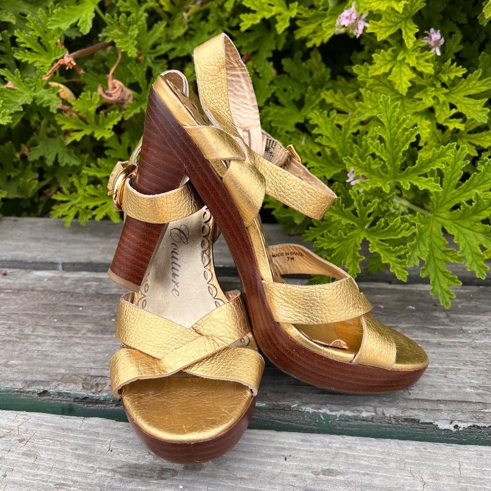 Juicy Couture Gold Leather Sandals Size 7 Medium